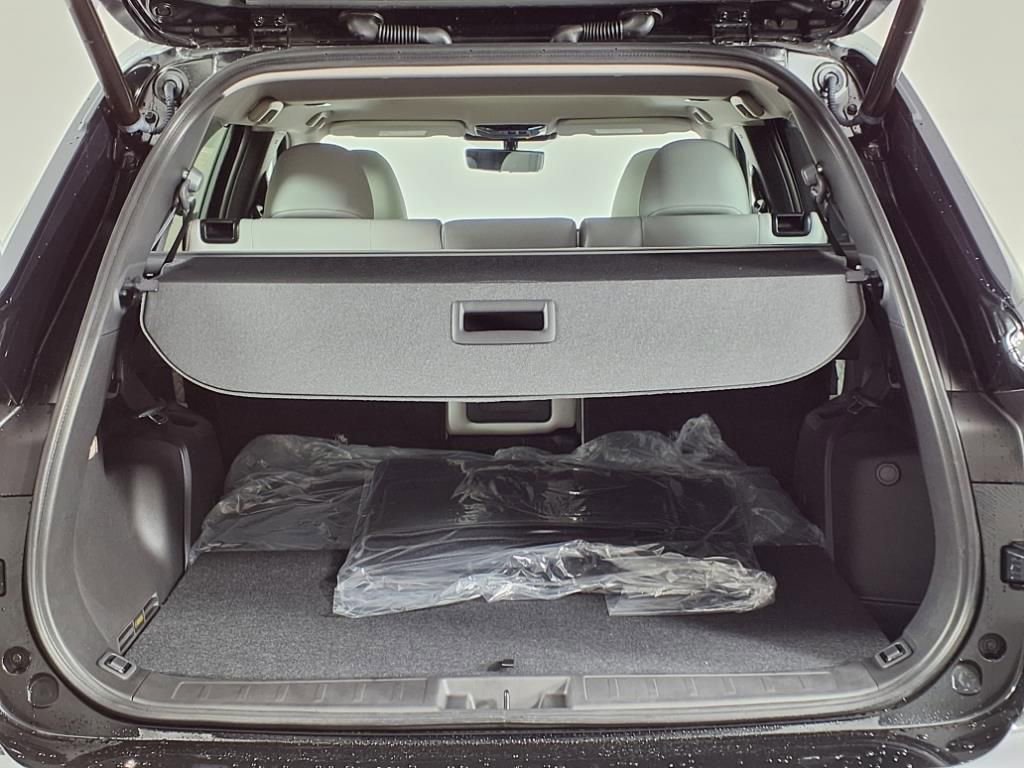 Used 2025 Mitsubishi Outlander AWD image 13