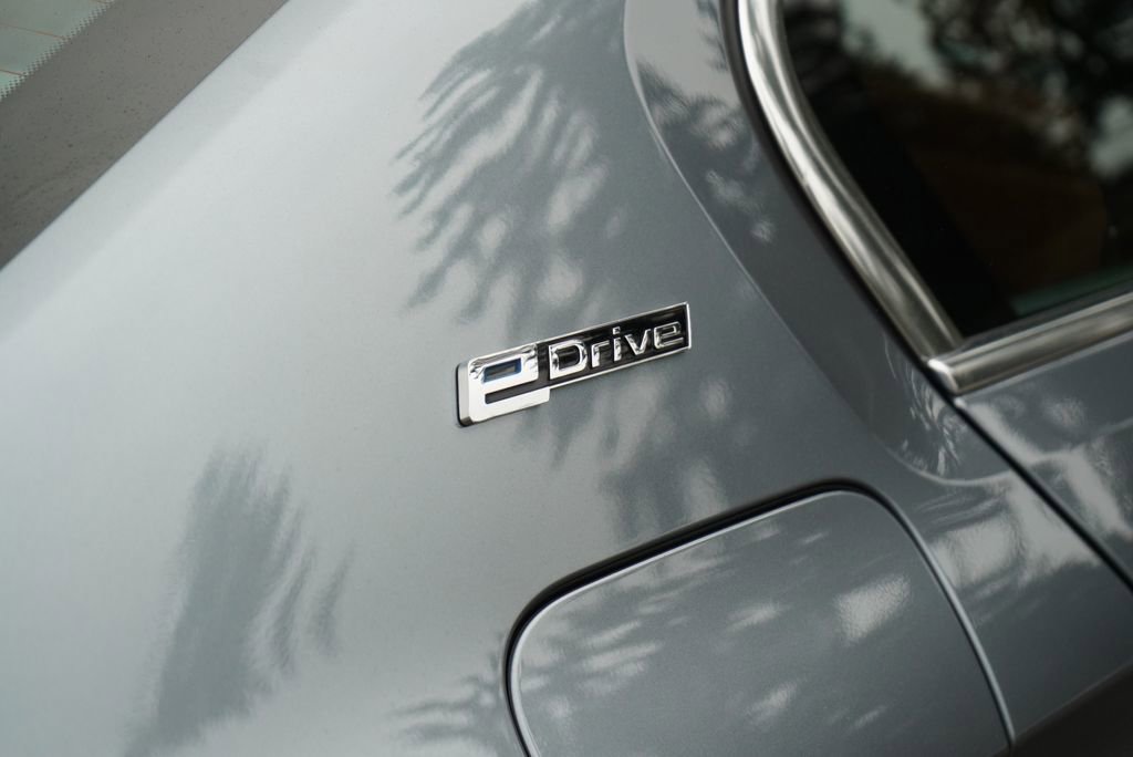 Used 2019 BMW 530e w/ Executive Package RWD image 26