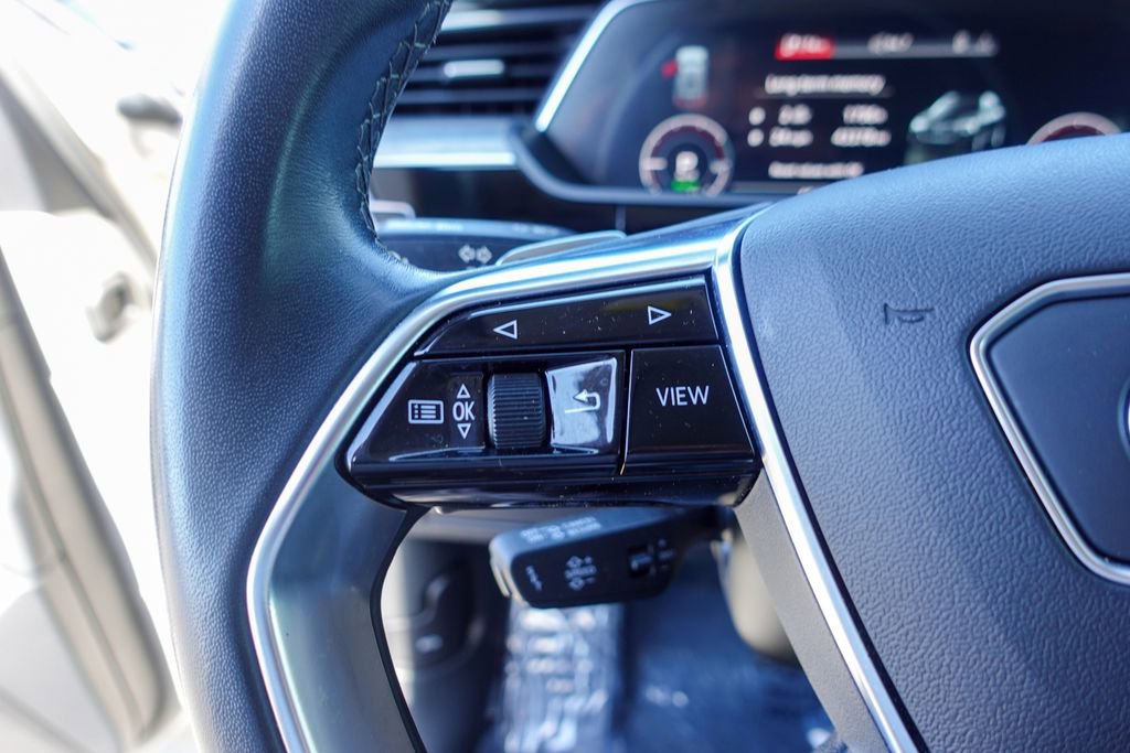 Used 2022 Audi e-tron Premium Plus w/ Premium Plus Package image 11