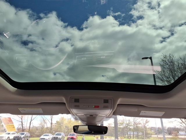 Used 2023 Volkswagen Tiguan SE w/ Panoramic Sunroof Package image 14