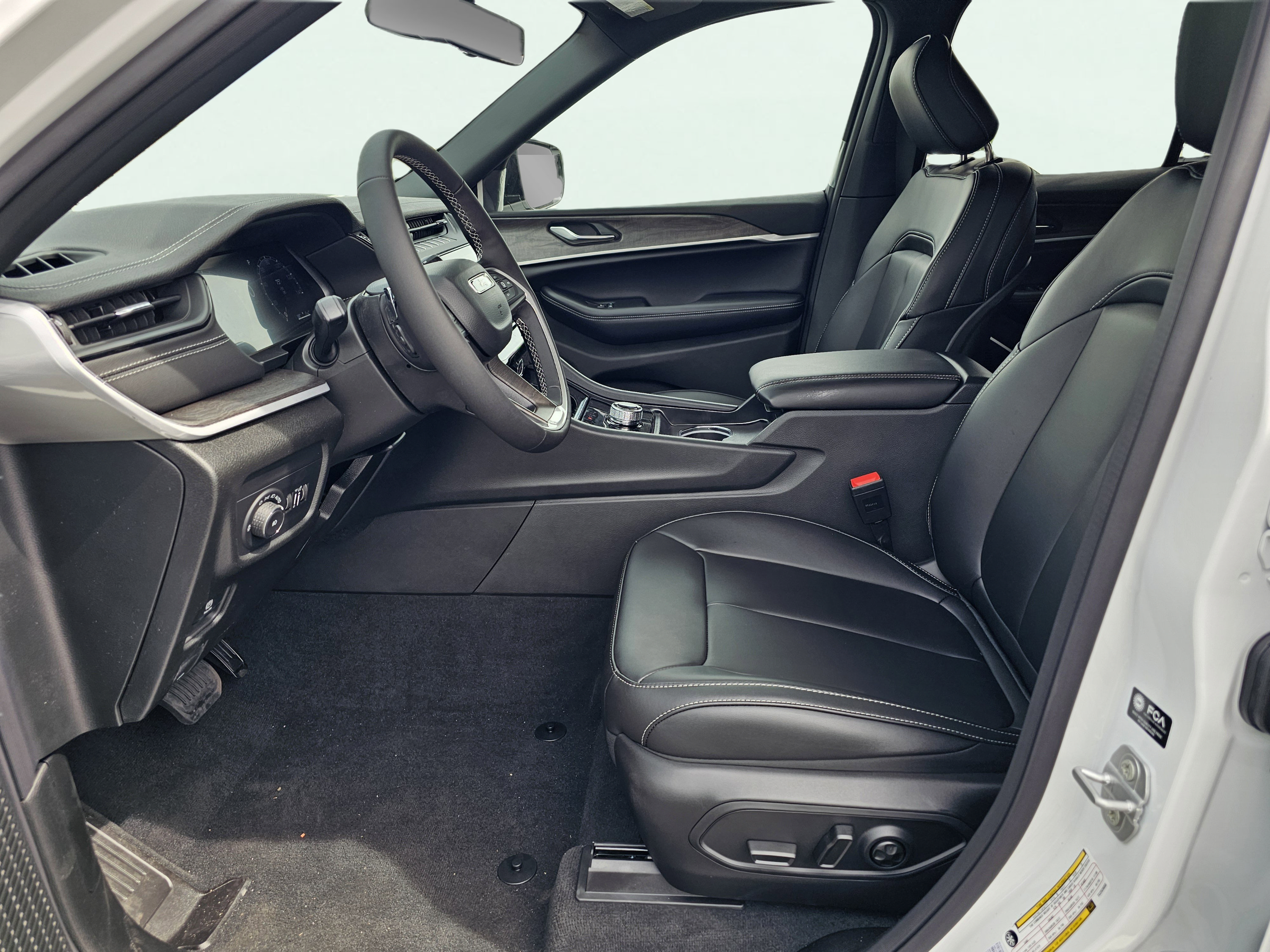 New 2026 Jeep Grand Cherokee Limited RWD image 17