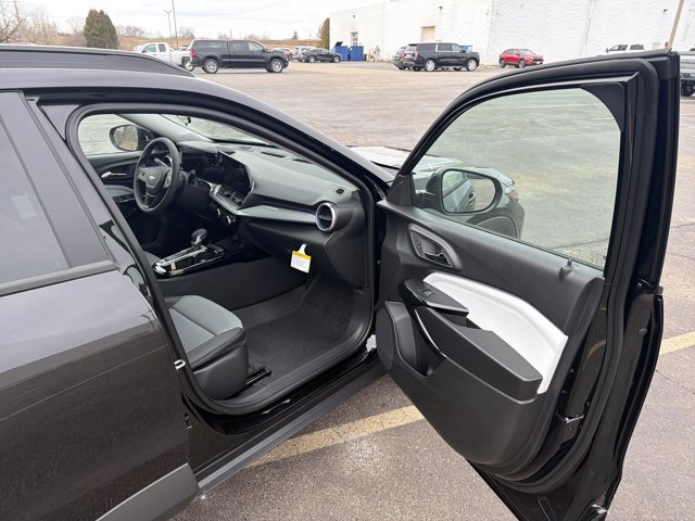 New 2026 Chevrolet Trax LT image 30