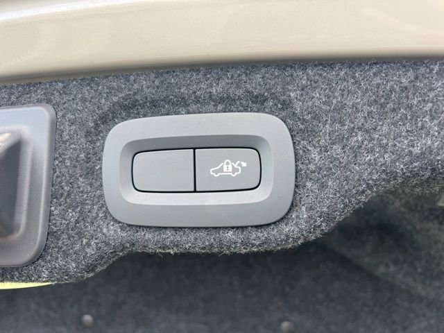 Used 2020 Volvo S60 T5 Inscription w/ Protection Package Premier image 37