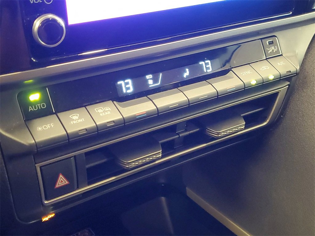 Used 2025 Toyota Camry LE image 27