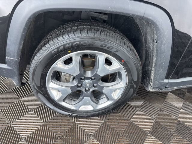 Used 2018 Jeep Compass Limited w/ Navigation Group AWD/4WD image 29