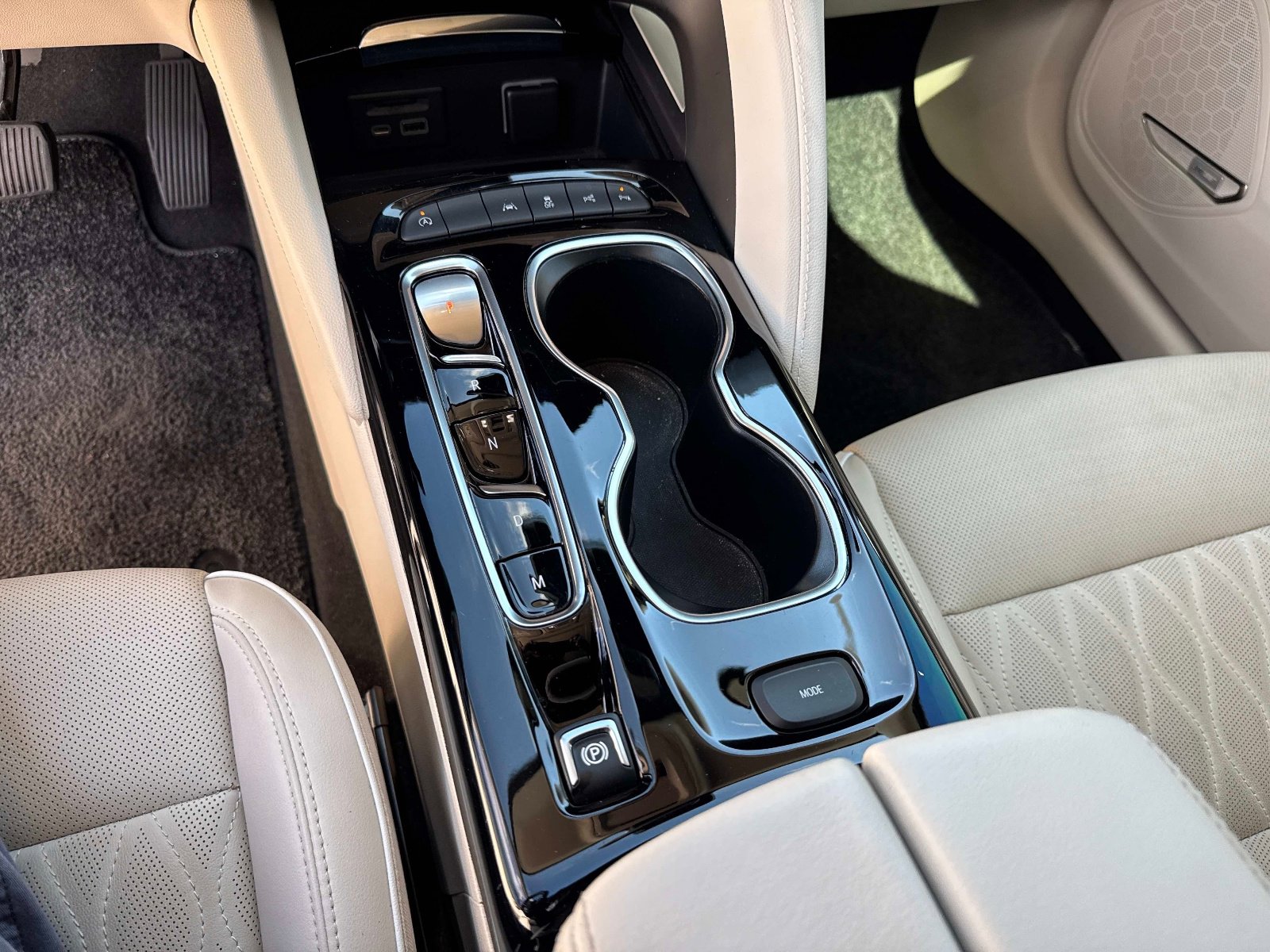 Used 2022 Buick Envision Avenir w/ Technology Package II image 27