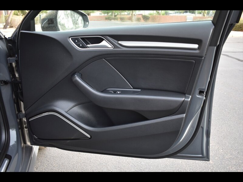 Used 2018 Audi A3 e-tron Premium Plus w/ Technology Package FWD image 33
