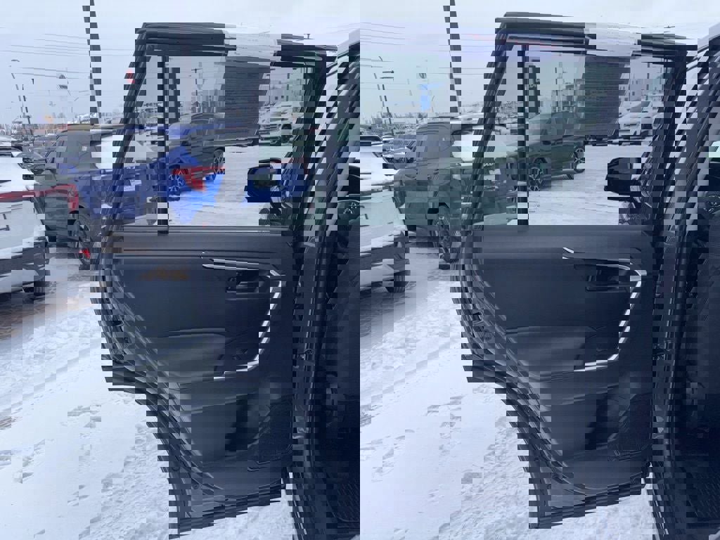 Used 2023 Toyota RAV4 LE image 28