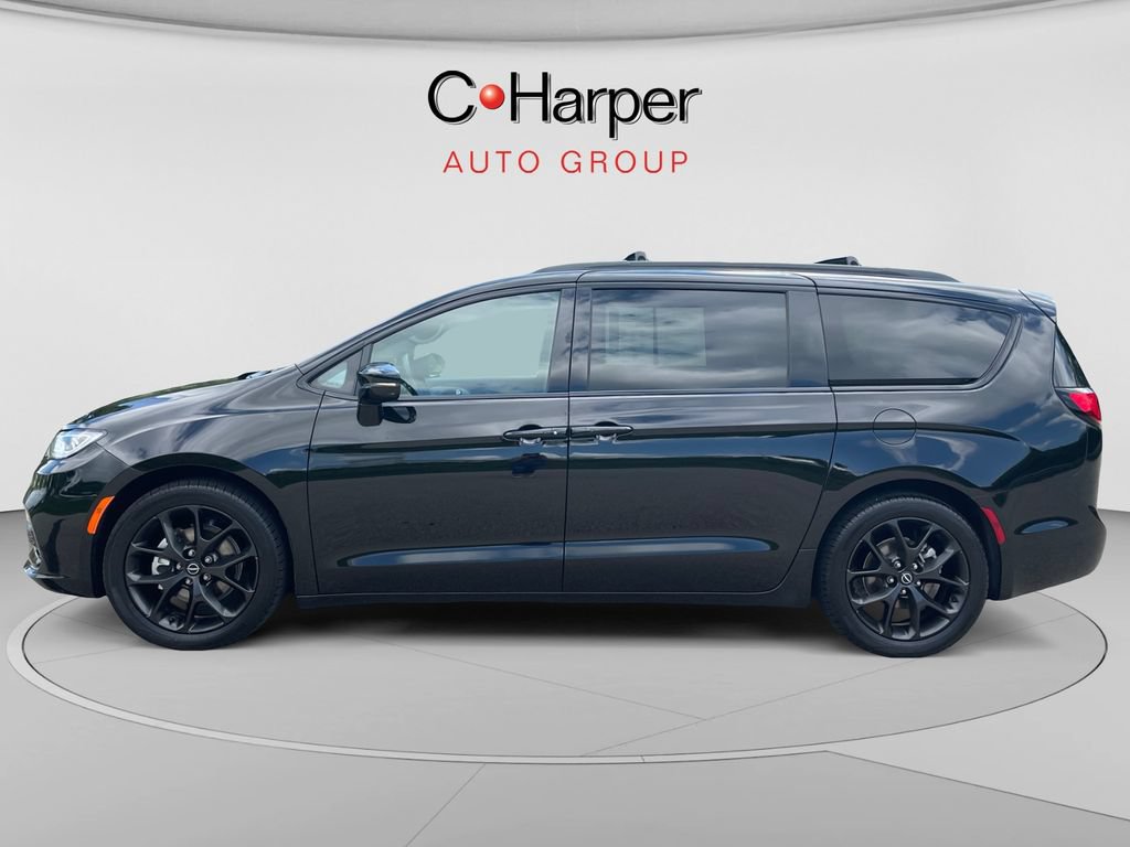 Used 2025 Chrysler Pacifica Limited FWD image 6