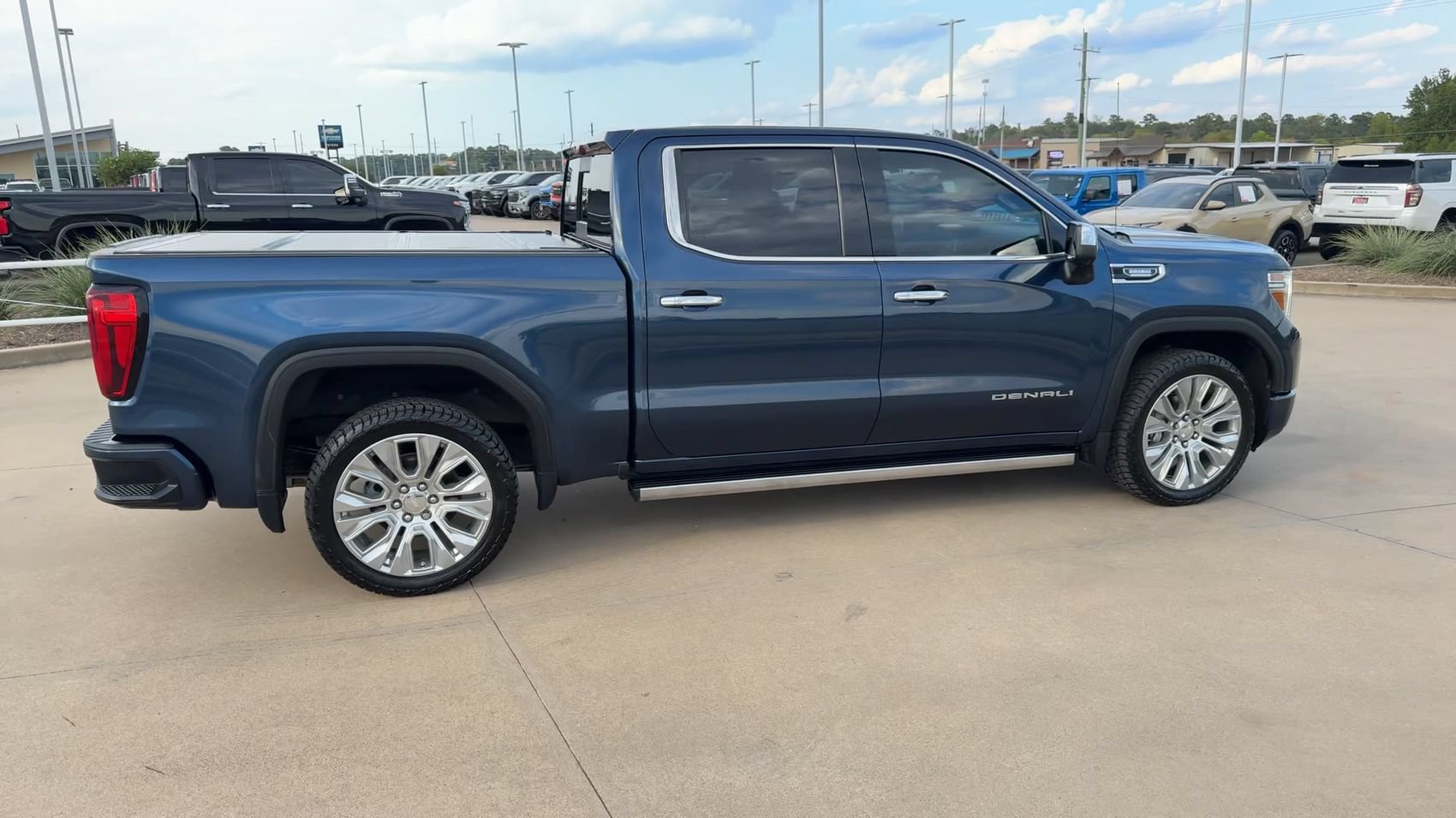Used 2021 GMC Sierra 1500 Denali w/ Denali Ultimate Package AWD/4WD image 9