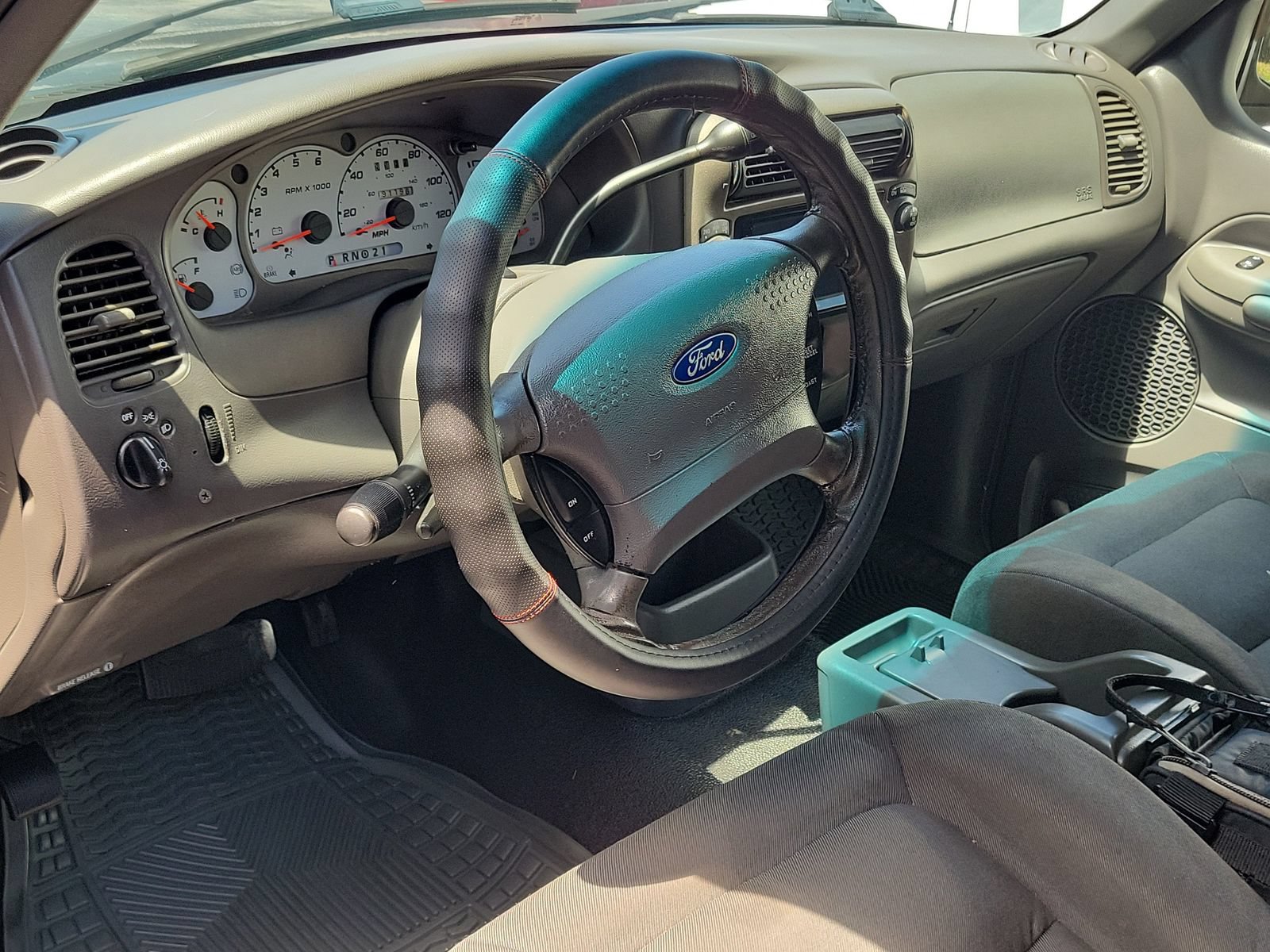 Used 2001 Ford Explorer Sport Trac 4x4 image 10