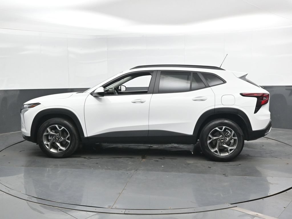 Used 2025 Chevrolet Trax LT w/ LT Convenience Package FWD image 10