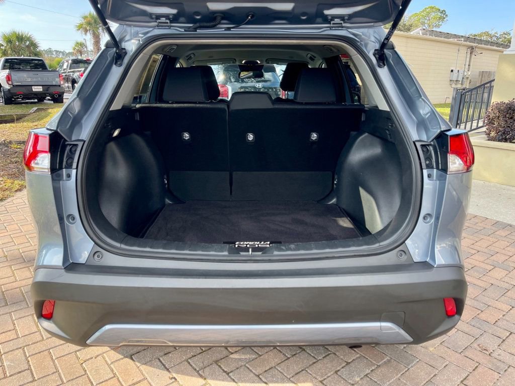 Used 2023 Toyota Corolla Cross LE image 5