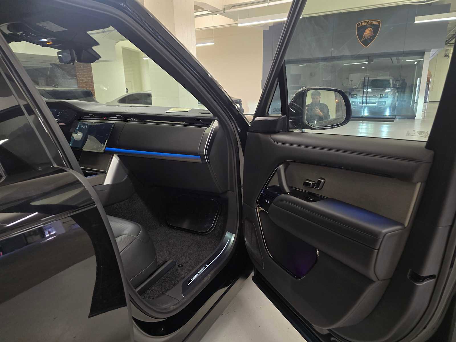 New 2026 Land Rover Range Rover SV image 12