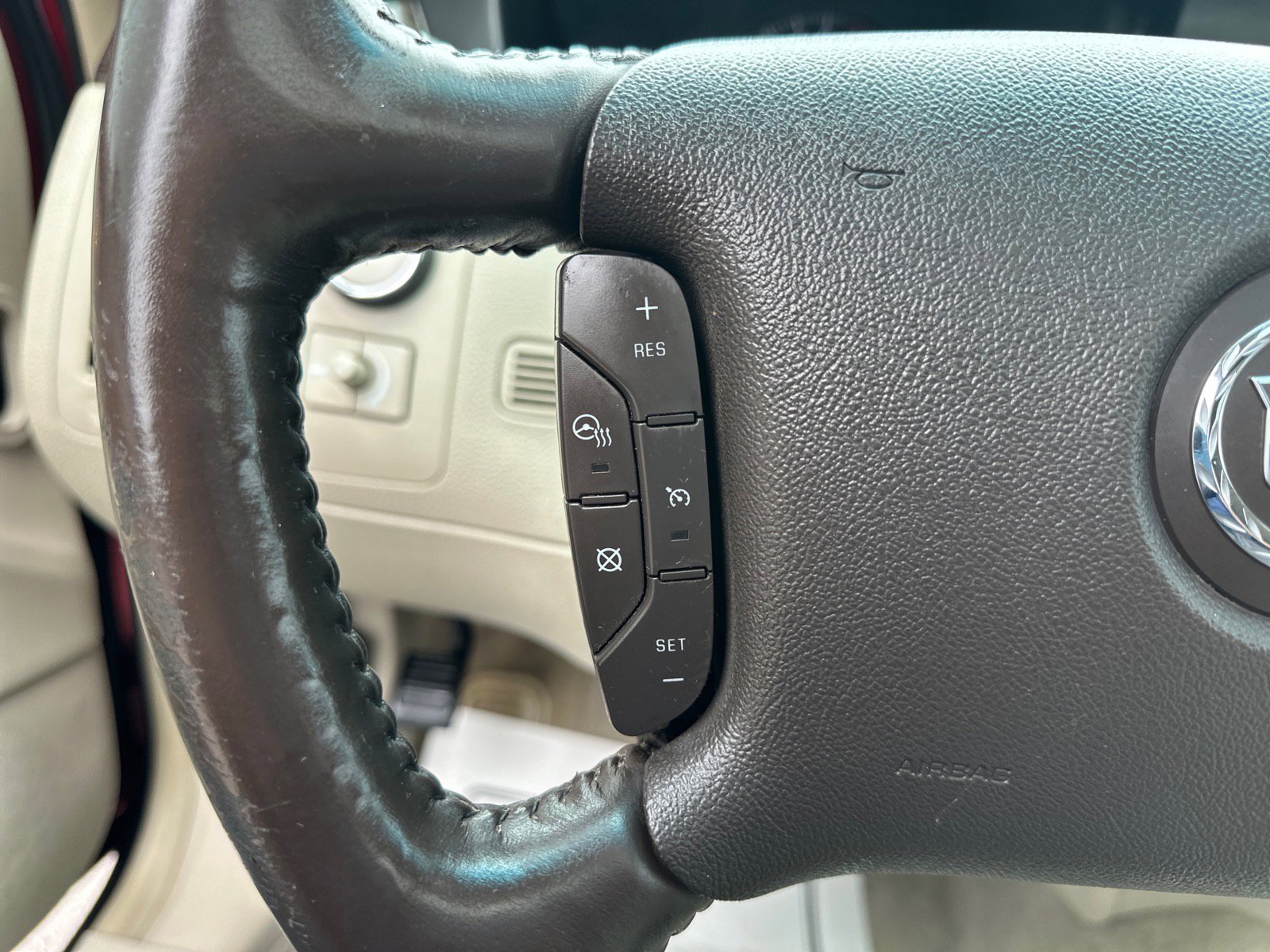 Used 2009 Cadillac DTS w/ Sun And Sound Package FWD image 27