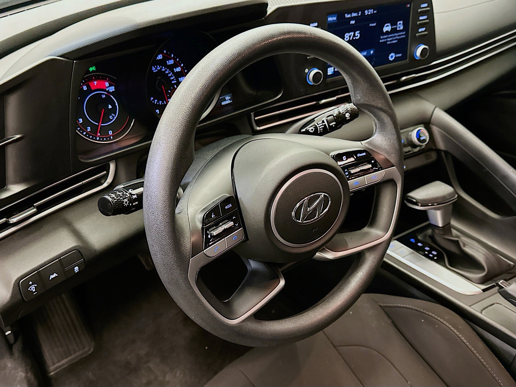 Used 2022 Hyundai Elantra SEL image 18