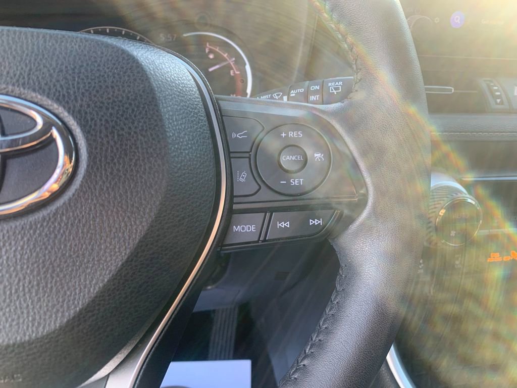 Used 2023 Toyota RAV4 XLE Premium image 30