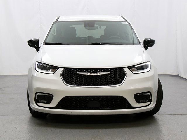 Used 2024 Chrysler Pacifica Touring-L image 5