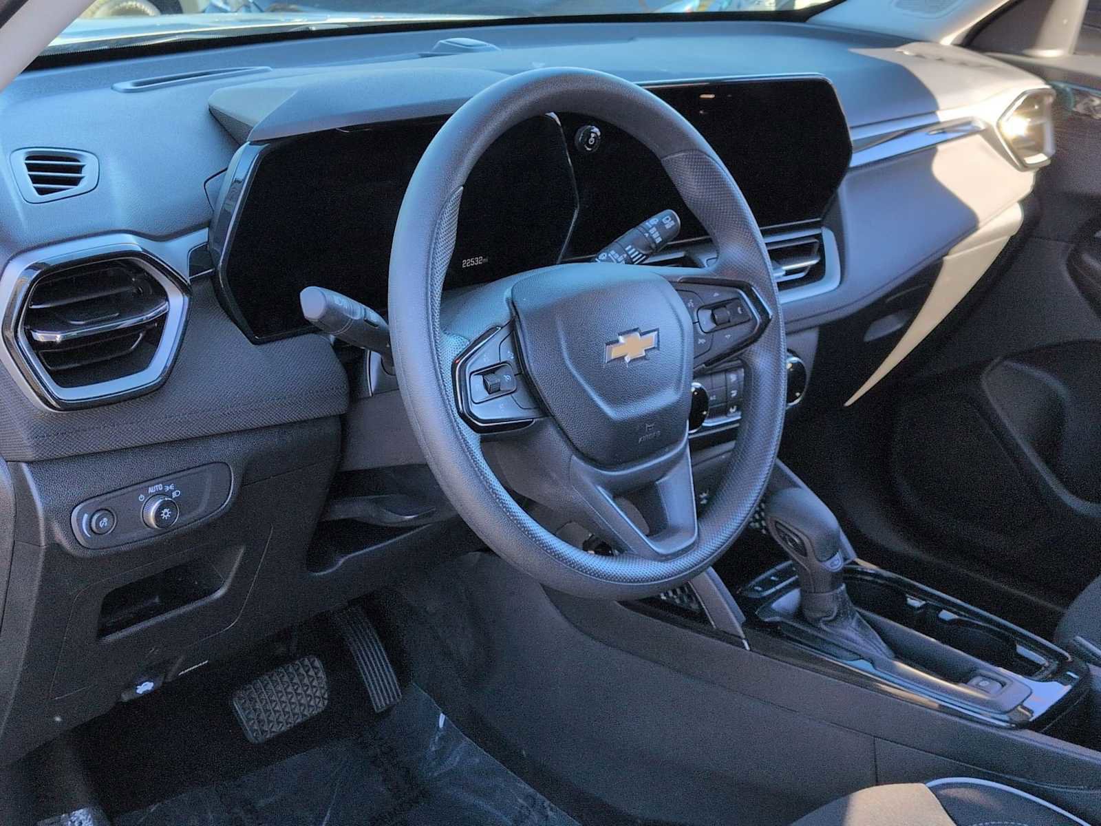 Used 2025 Chevrolet TrailBlazer LS image 10