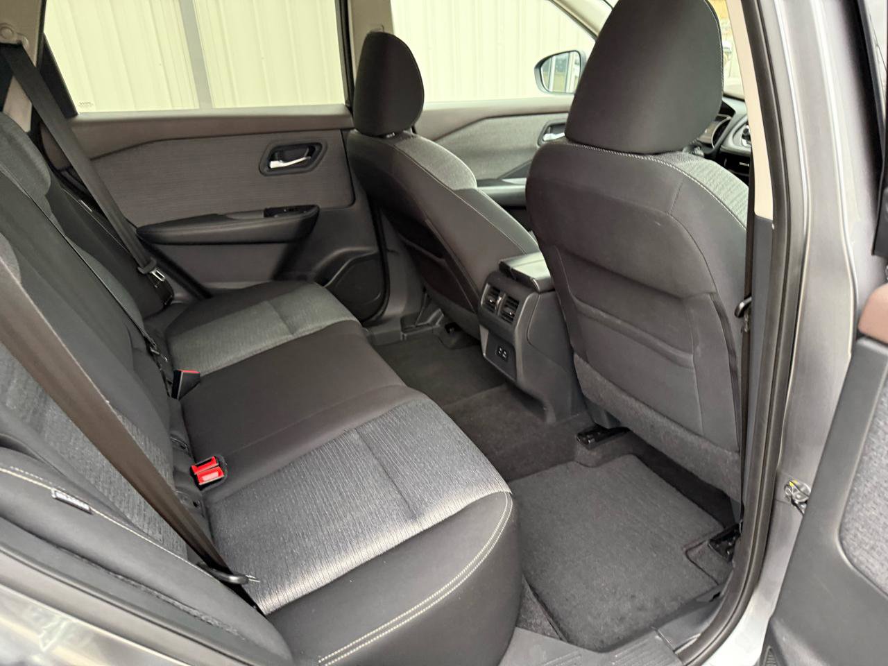 Used 2021 Nissan Rogue SV image 31