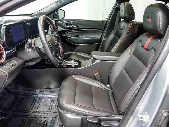 Certified 2025 Chevrolet Trax RS w/ Sunroof Package FWD image 12