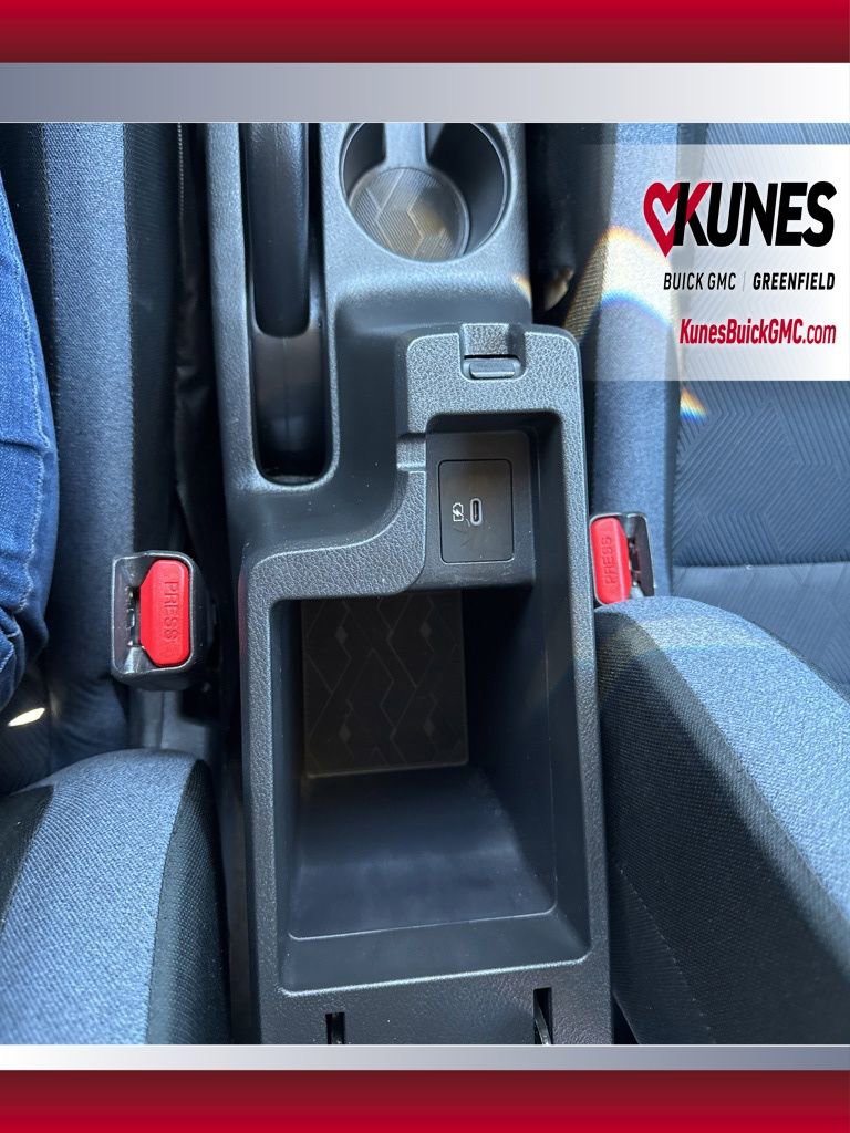 Used 2025 Nissan Versa SV FWD image 28