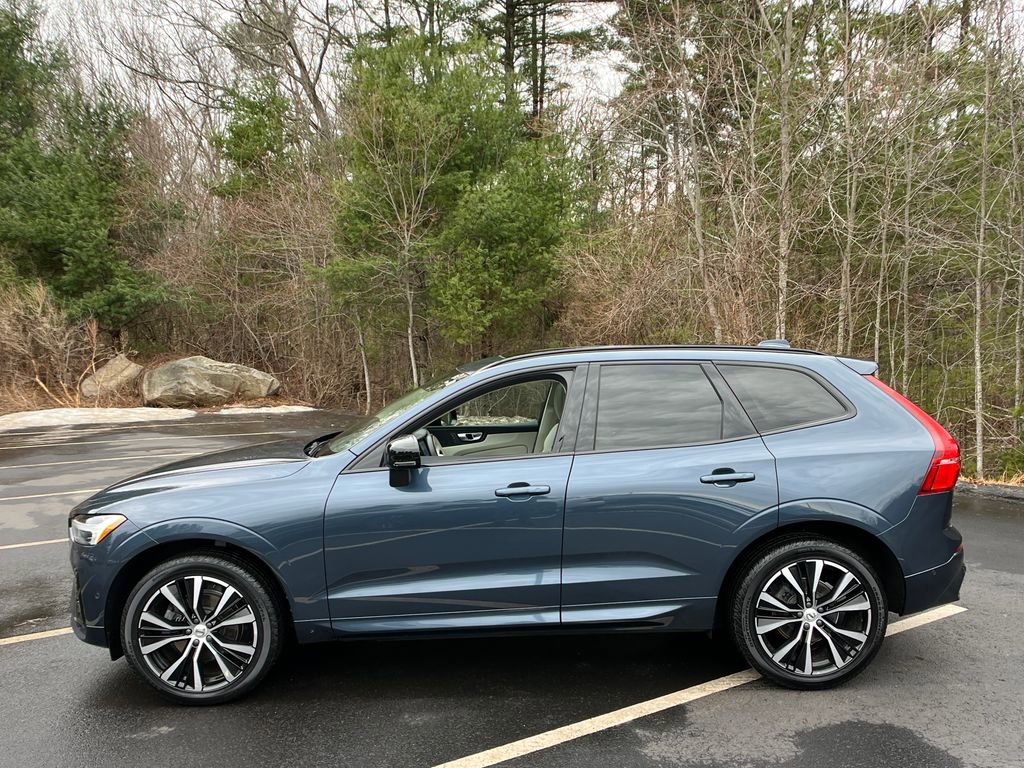 Used 2023 Volvo XC60 B5 Plus w/ Climate Package image 2