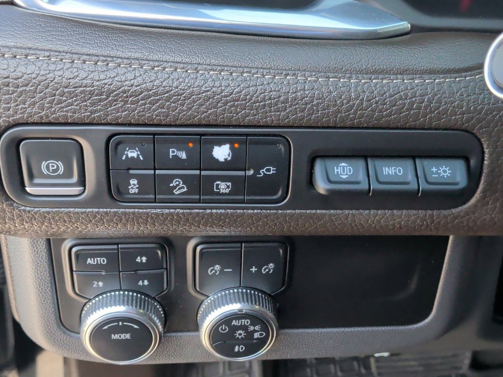Used 2022 GMC Yukon Denali AWD/4WD image 16