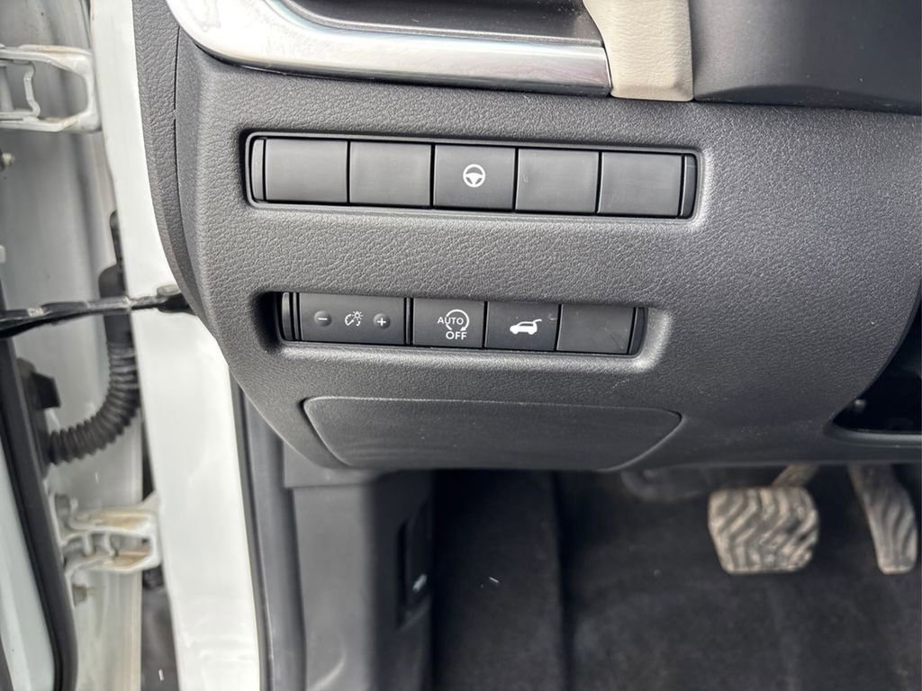 Used 2024 Nissan Rogue SV image 34