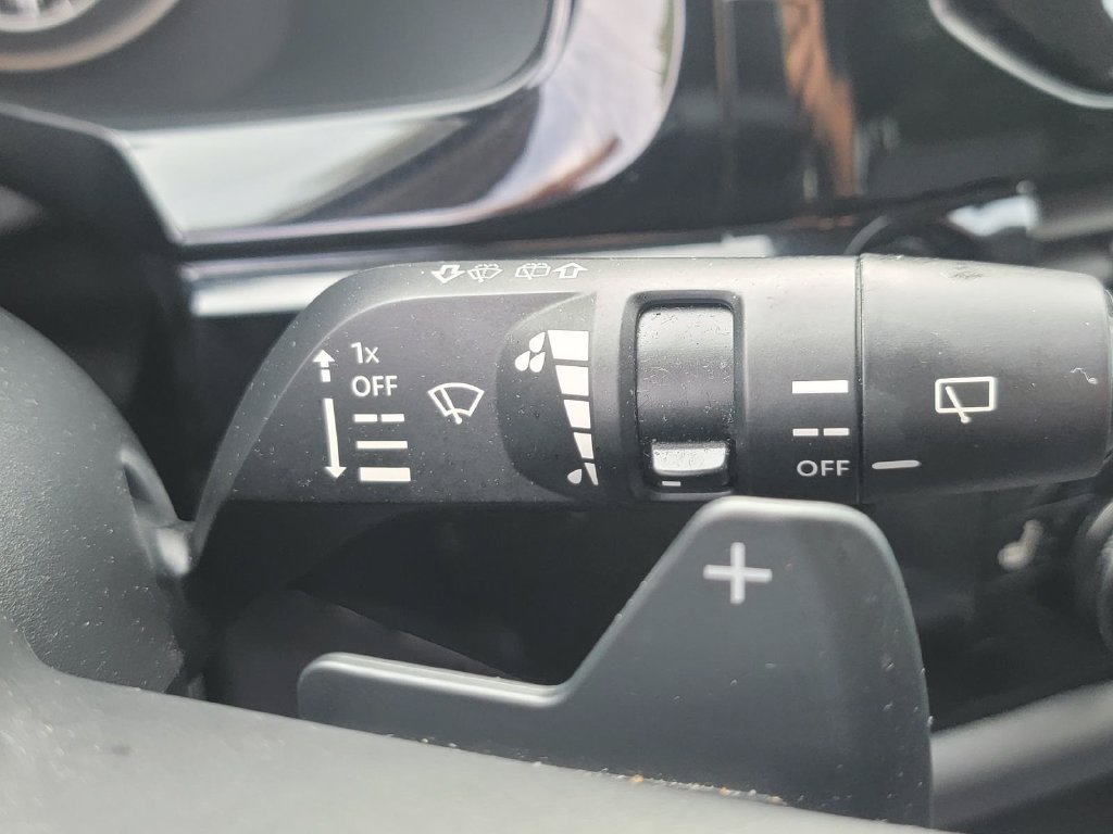 Used 2025 Nissan Pathfinder SV AWD/4WD image 20