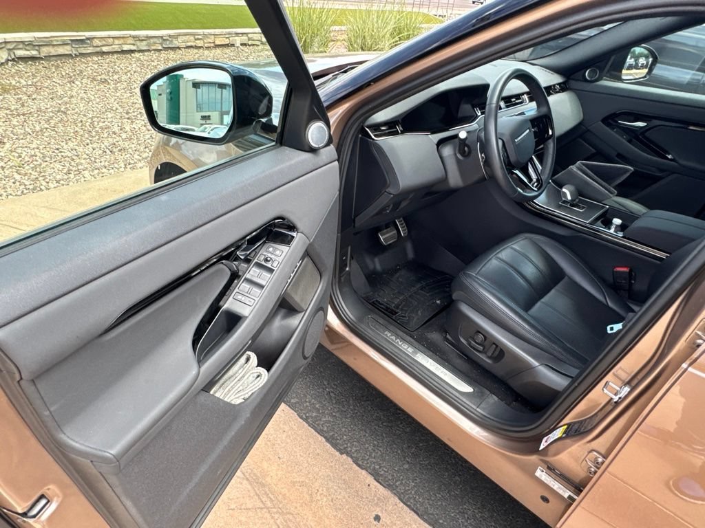 Used 2024 Land Rover Range Rover Evoque Dynamic SE AWD/4WD image 6