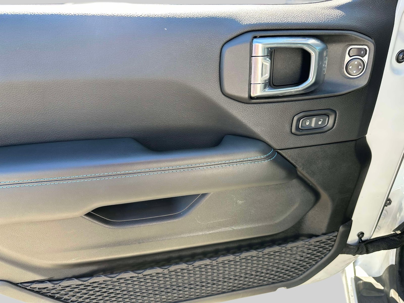 Used 2024 Jeep Wrangler High Altitude AWD/4WD image 16