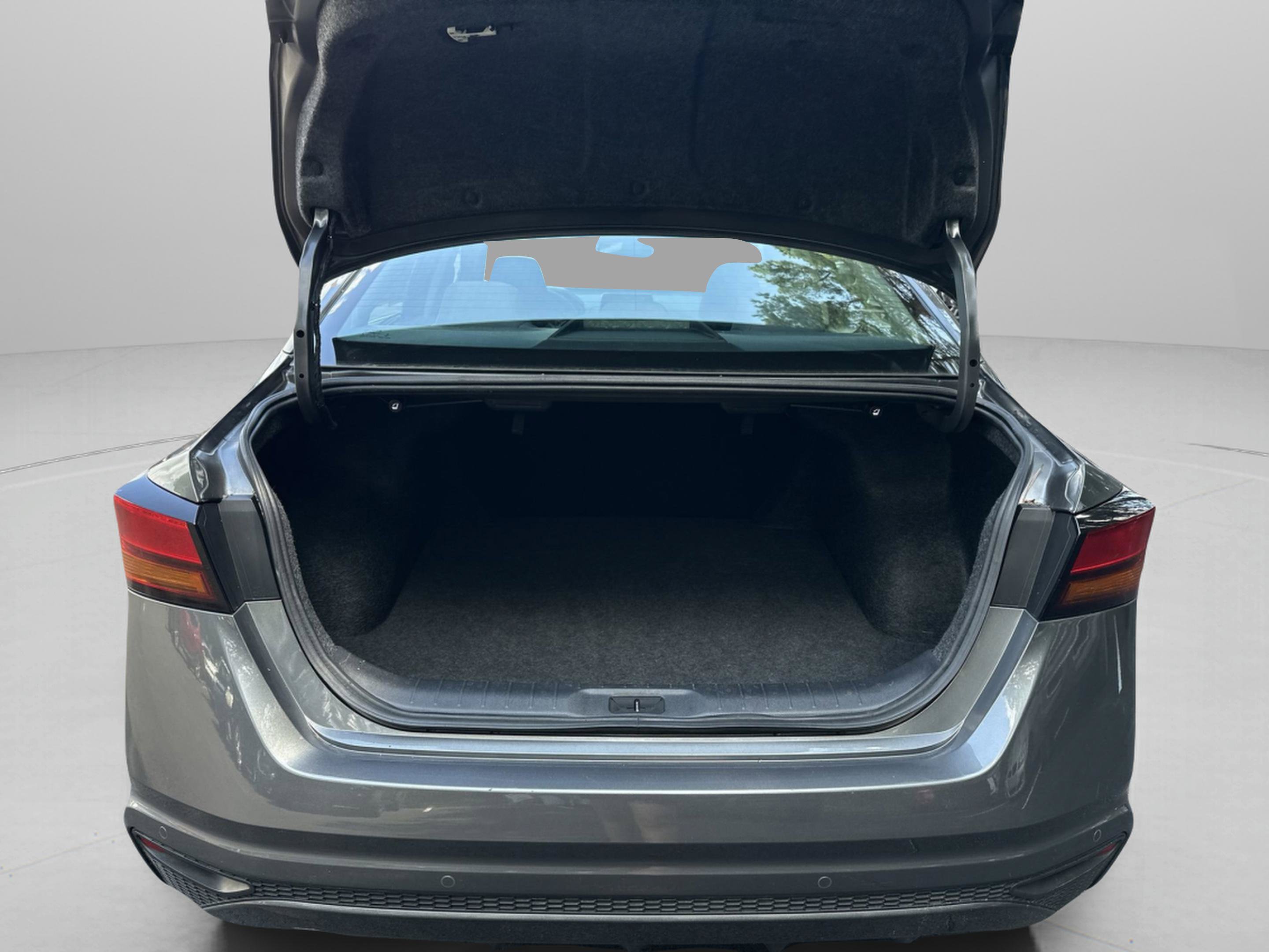 Used 2024 Nissan Altima 2.5 SV FWD image 19