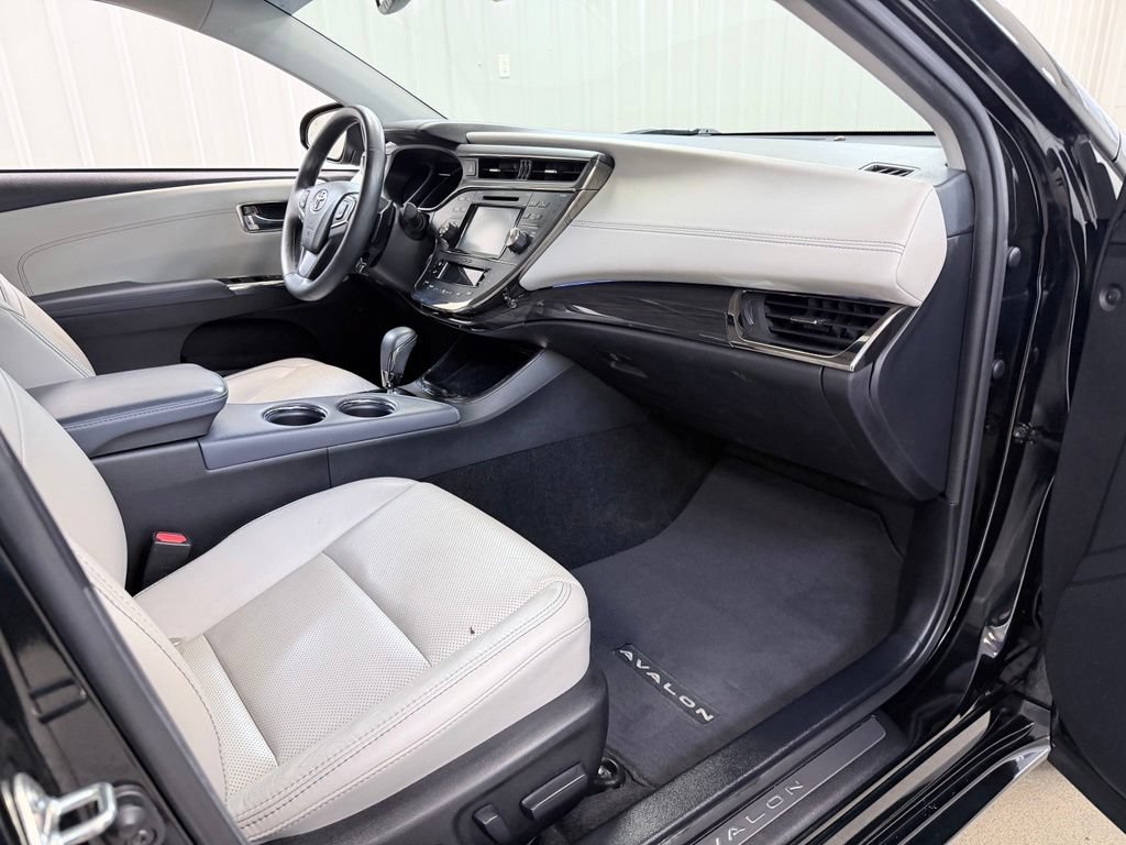 Used 2015 Toyota Avalon Limited FWD image 34
