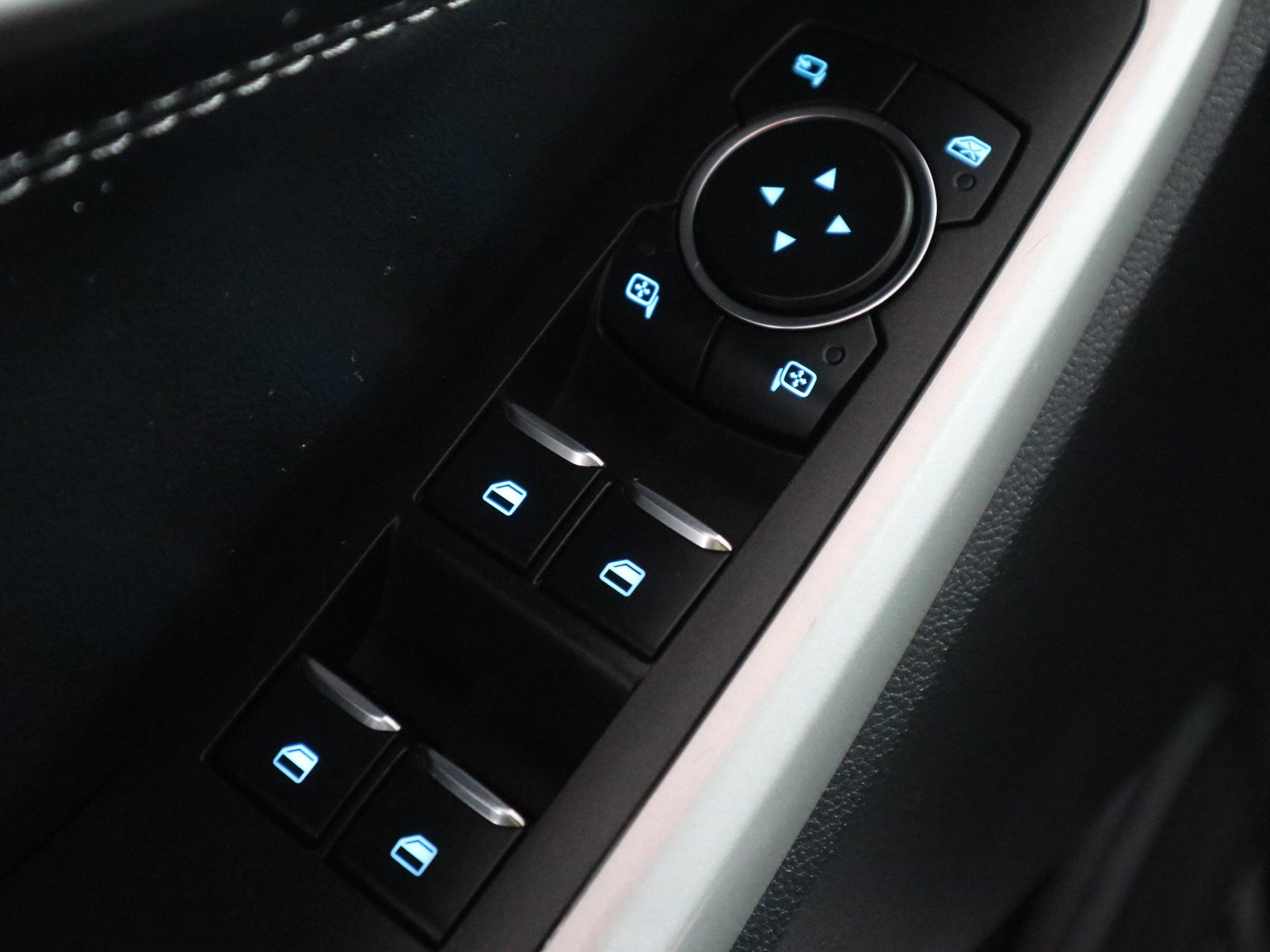 Used 2022 Ford Explorer Limited w/ Equipment Group 301A image 36