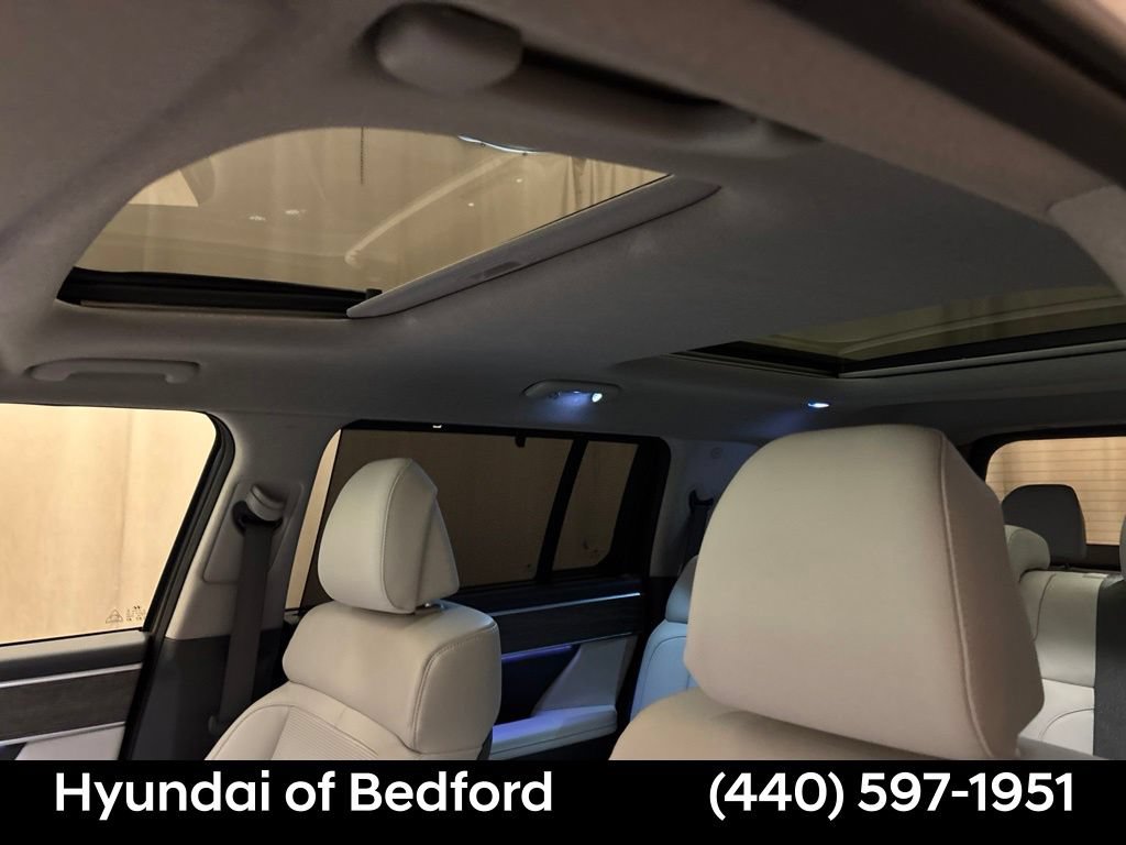 Used 2025 Hyundai Santa Fe Limited AWD/4WD image 25