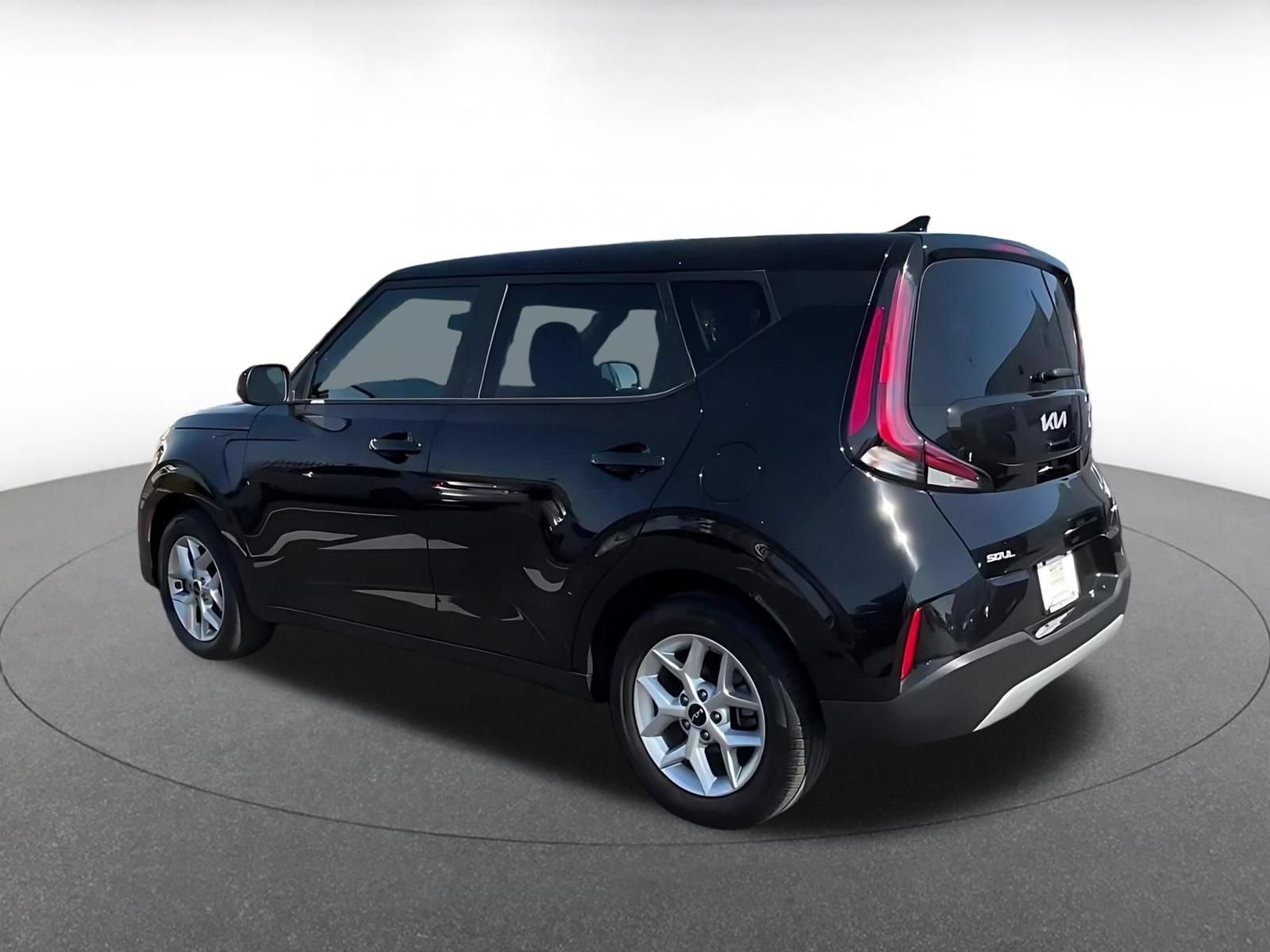 Used 2025 Kia Soul LX w/ LX Technology Package FWD image 10