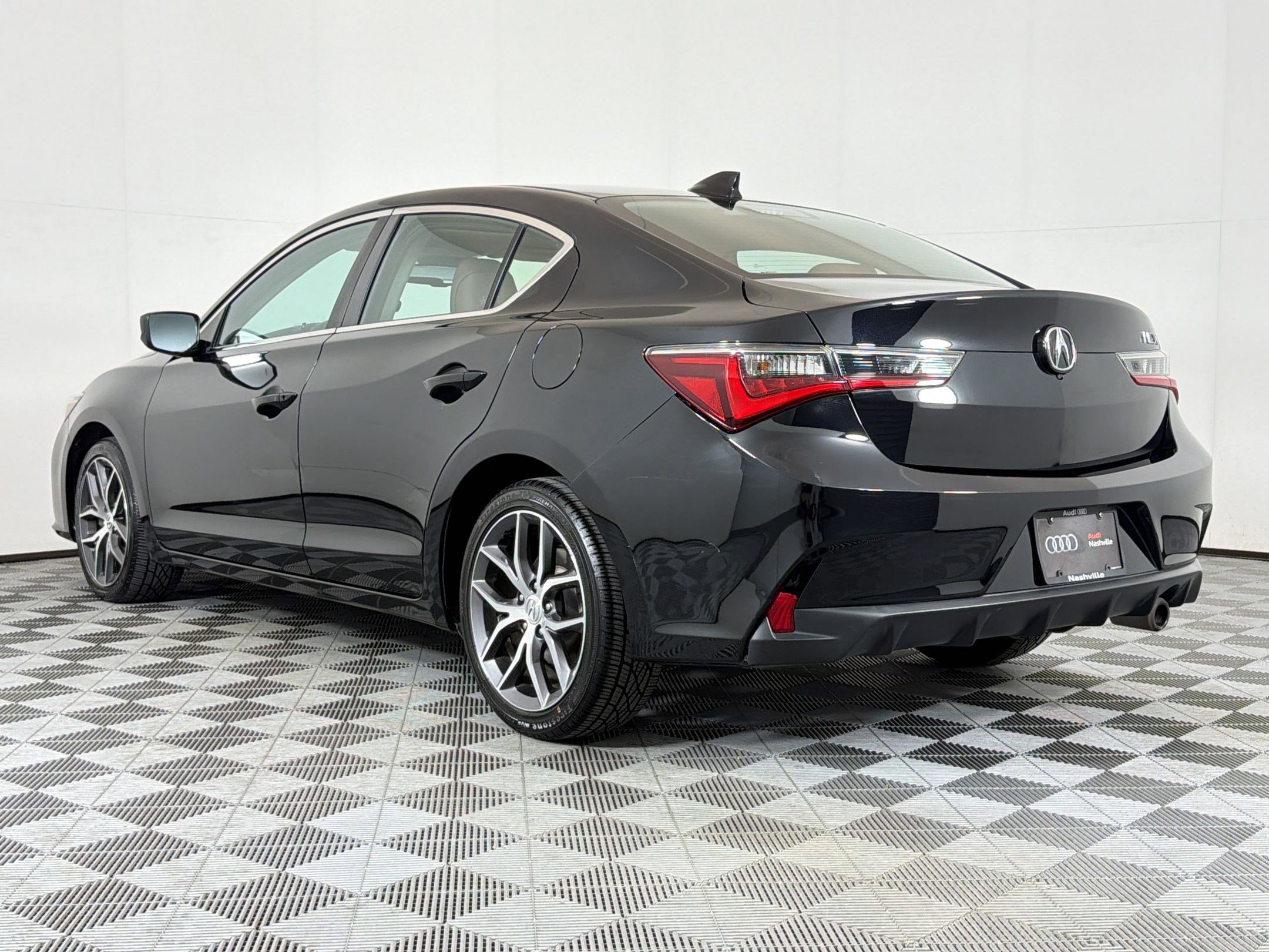 Used 2020 Acura ILX w/ Premium Package FWD image 2