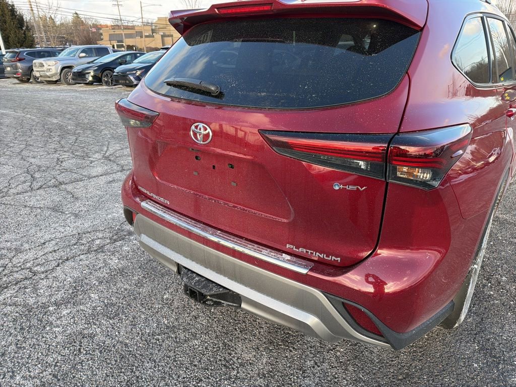 New 2026 Toyota Highlander Platinum image 3