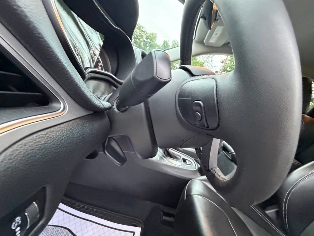 Used 2022 Jeep Cherokee Latitude AWD/4WD image 17