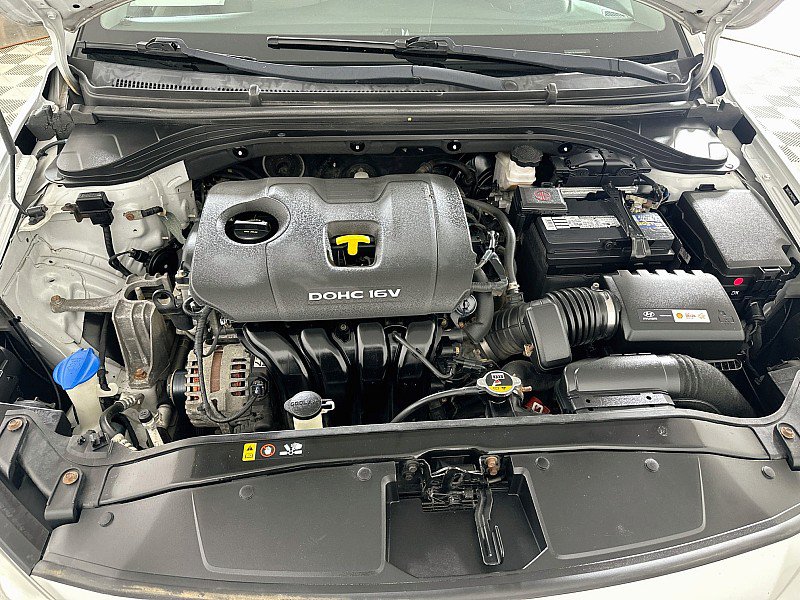 Used 2017 Hyundai Elantra SE FWD image 28
