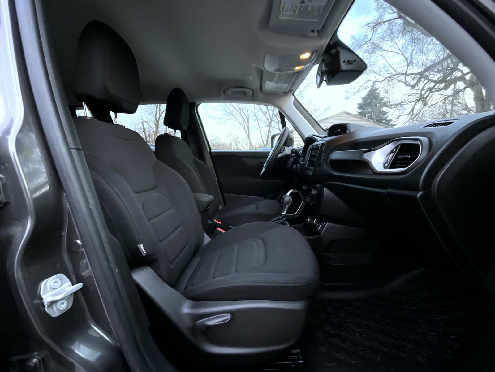 Used 2021 Jeep Renegade Latitude image 16