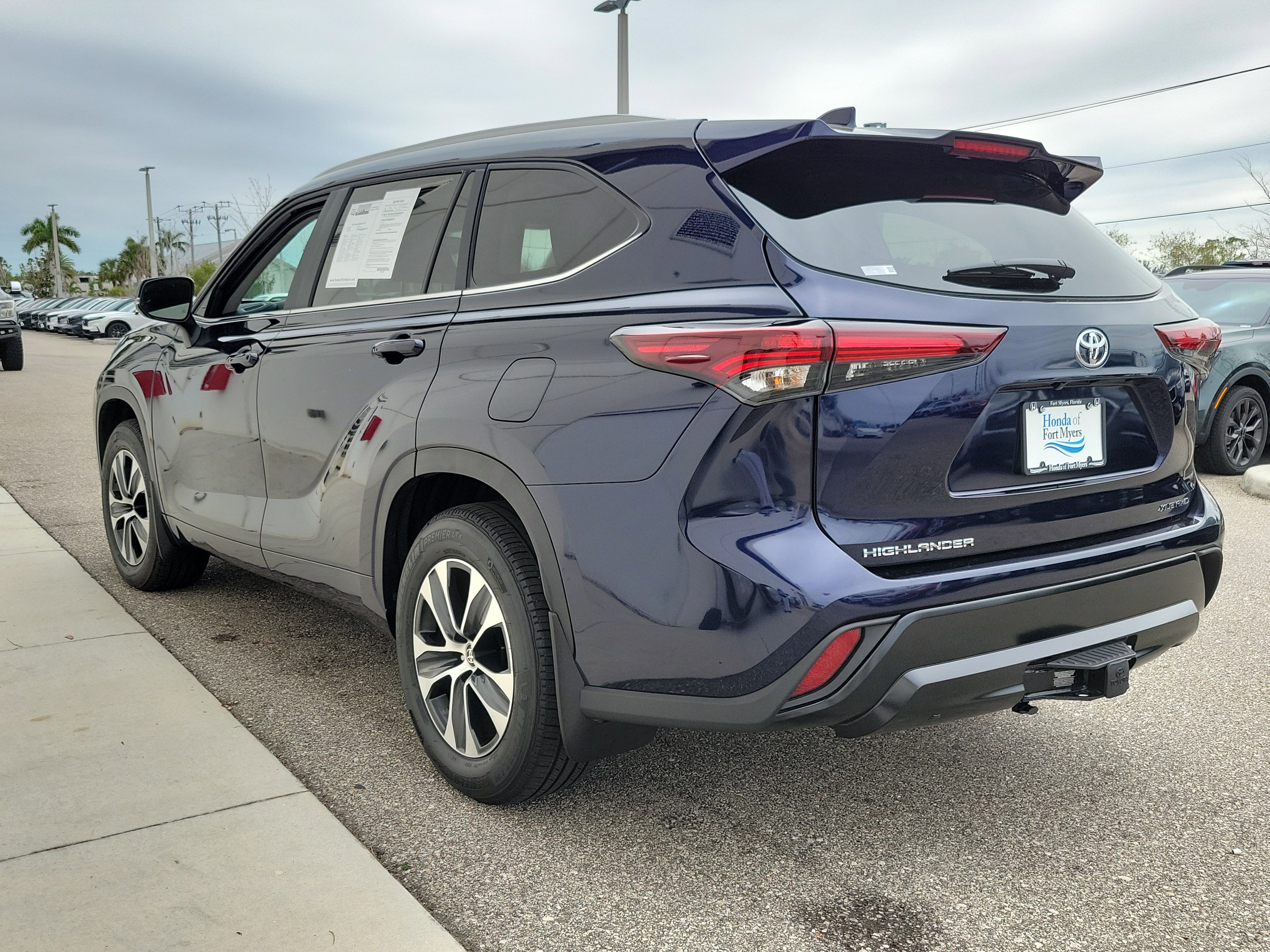 Used 2026 Toyota Highlander XLE image 4