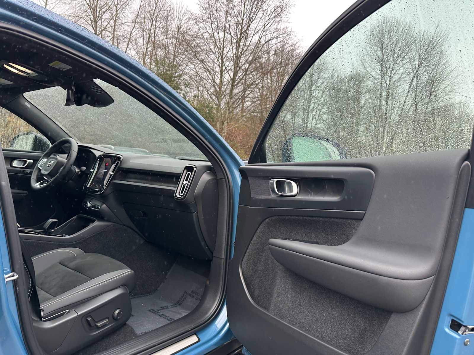 Used 2023 Volvo C40 P8 Recharge Plus w/ Climate Package image 11