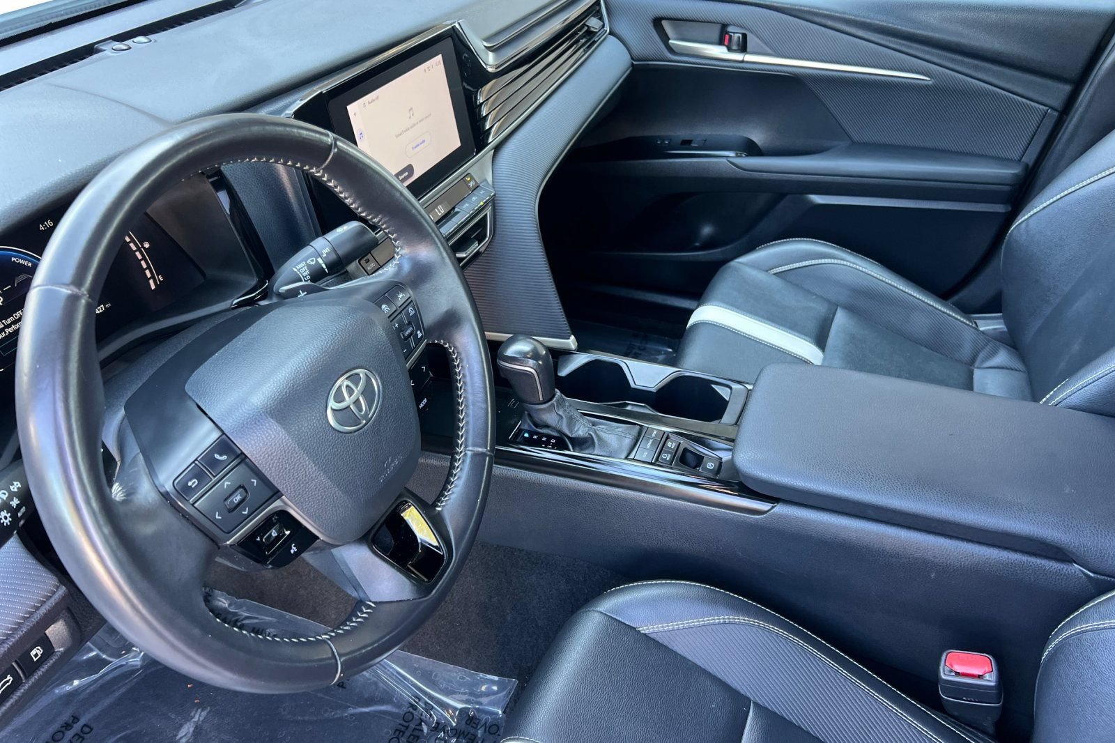 Certified 2025 Toyota Camry SE FWD image 11