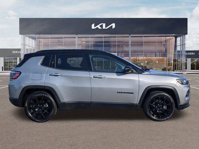 Certified 2022 Jeep Compass Latitude FWD image 4