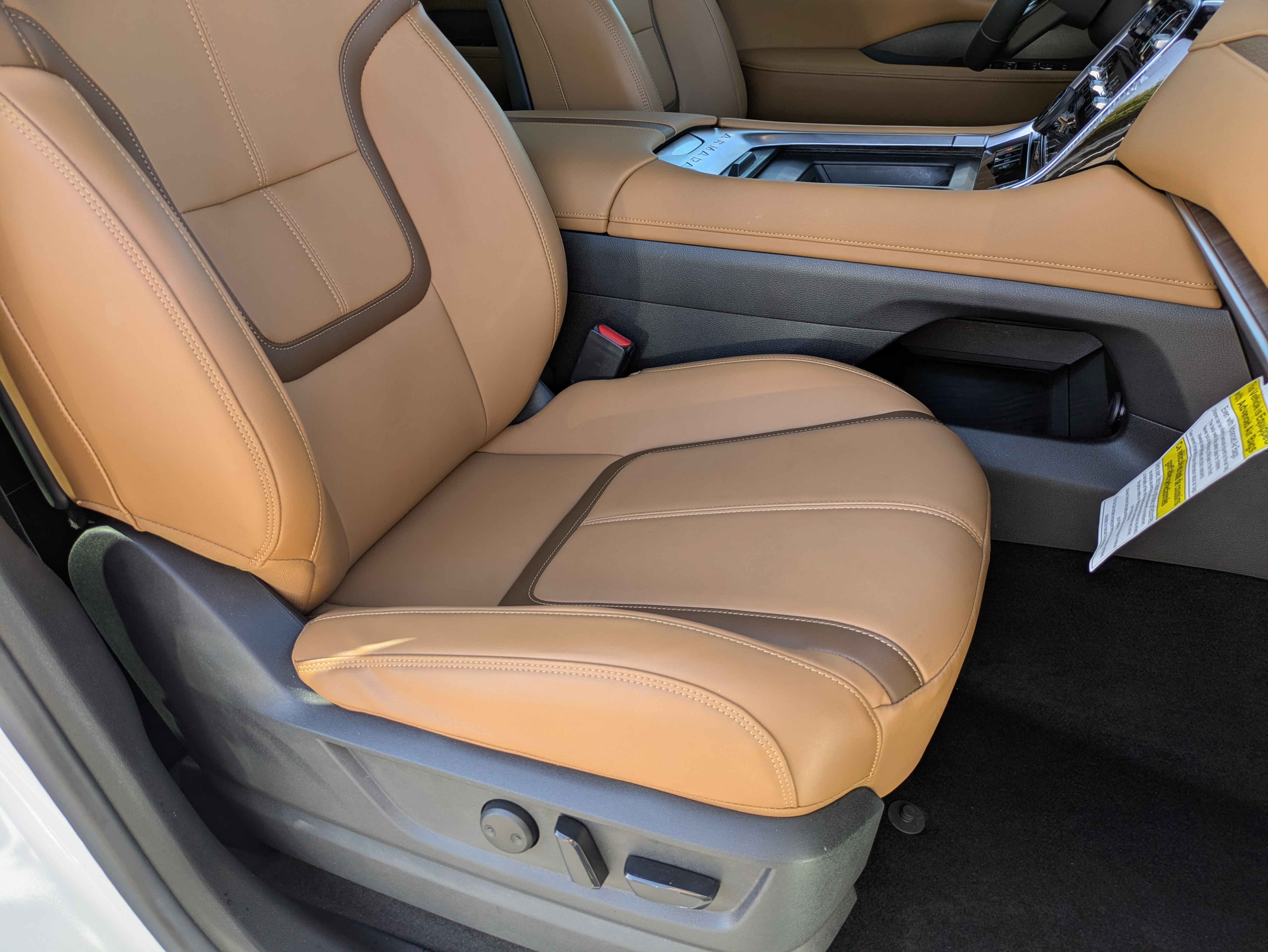 Used 2025 Nissan Armada SL w/ Captain's Chari Seat Package image 10