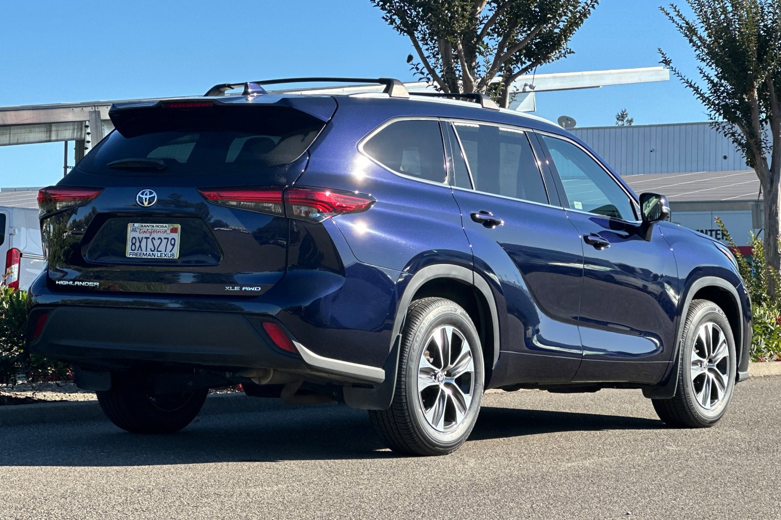 Used 2021 Toyota Highlander XLE image 4