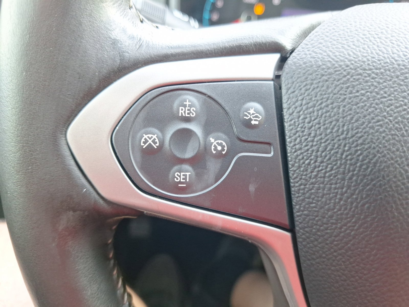 Used 2020 Chevrolet Colorado LT w/ Safety Package RWD image 22