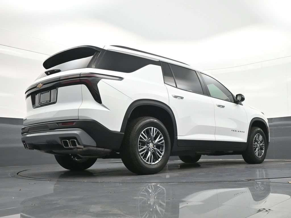 Used 2026 Chevrolet Traverse LT FWD image 29